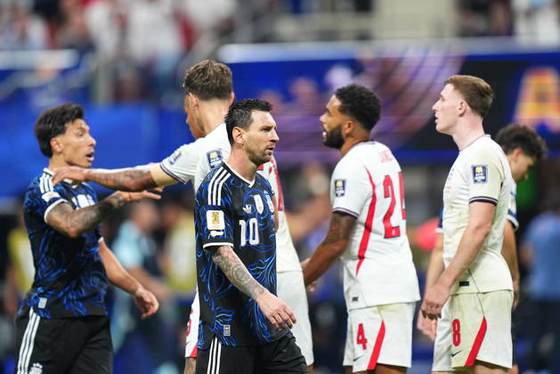 England v Argentina - FIFA World Cup, WM, Weltmeisterschaft, Fussball 2026 - Semi Finals ATLANTA, GEORGIA - JULY 15: Argentina’s Lionel Messi (10) walks past England’s Reece James (24) and Elliot Anderson (8) during the 2026 FIFA World Cup semifinal match between England and Argentina at Atlanta Stadium in Atlanta, Georgia, United States, on July 15, 2026. Evrim Aydin Anadolu Georgia United States. Editorial use only. Please get in touch for any other usage.  Copyright: x2026xAnadoluxEvrimxAydinx