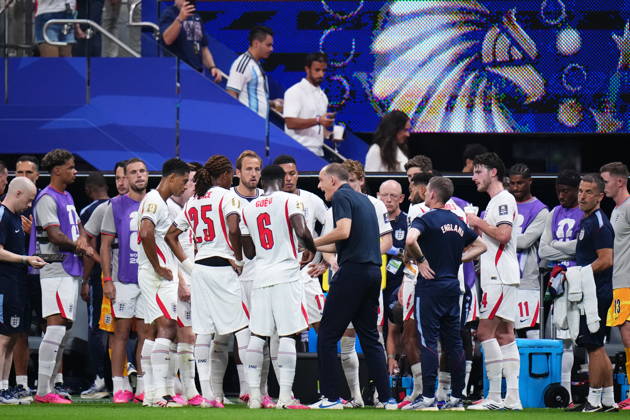 England v Argentina - FIFA World Cup, WM, Weltmeisterschaft, Fussball 2026 - Semi Finals ATLANTA, GEORGIA - JULY 15: Thomas Tuchel, head coach of England, talks to the team during the 2026 FIFA World Cup semifinal match between England and Argentina at Atlanta Stadium in Atlanta, Georgia, United States, on July 15, 2026. Jose Hernandez Anadolu Georgia United States. Editorial use only. Please get in touch for any other usage.  Copyright: x2026xAnadoluxJosexHernandezx