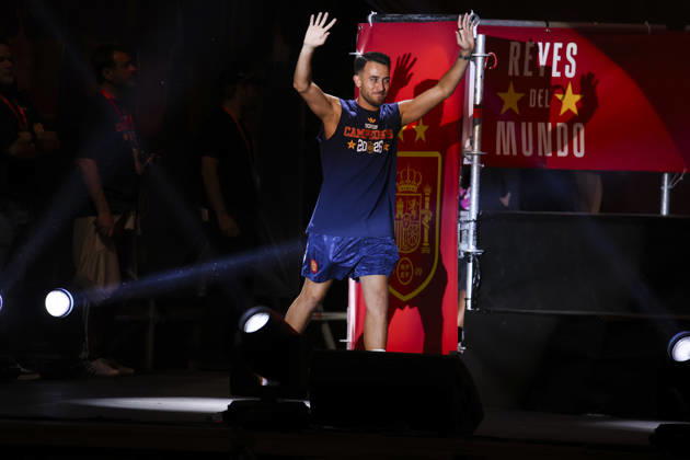 ESP Spain celebrates the 2026 World Cup champions. Eric Garcia takes the stage at Plaza de Cibeles in Madrid, celebrating with his teammates after winning the World Cup. Madrid, Spain Copyright: xAlejandroxMatiasx