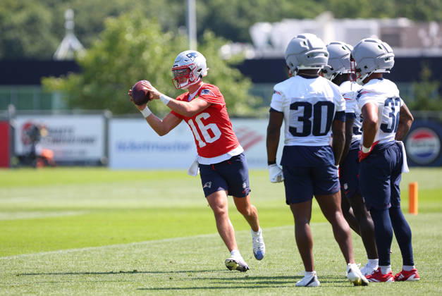 July 26, 2026; Foxborough, MA, USA; New England Patriots quarterback Tommy DeVito (16) participates in drills during Patriots training camp at Gillette Stadium. CSM NFL, American Football Herren, USA 2026: Patriots Training Camp JUL 26 - ZUMAc04_ 20260726_zma_c04_182 Copyright: xAnthonyxNesmithx