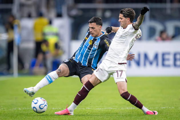 RECORD DATE NOT STATED 30th July 2026; Arena do Gremio Stadium, Porto Alegre, Brazil; Copa Sudamericana Football, Gremio versus Bolivar; Cristian Pavon of Gremio battles for possession with Patito Rodriguez of Bolivar RichardxDucker DiaEsportivo
