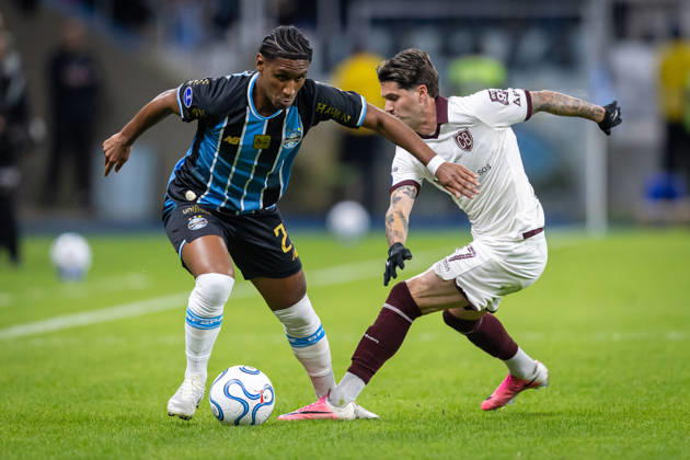 RECORD DATE NOT STATED 30th July 2026; Arena do Gremio Stadium, Porto Alegre, Brazil; Copa Sudamericana Football, Gremio versus Bolivar; Tete of Gremio battles for possession with Patito Rodriguez of Bolivar RichardxDucker DiaEsportivo