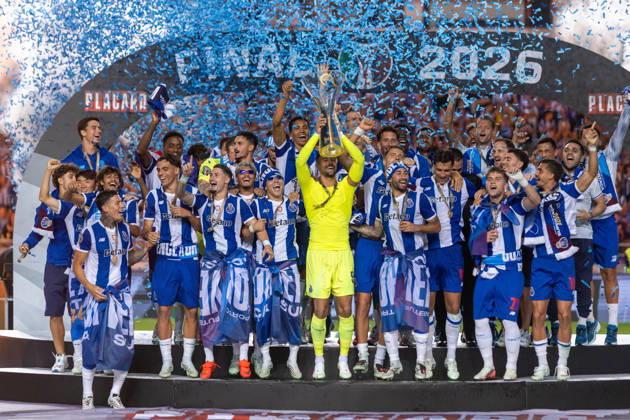August 1, 2026, Coimbra, Coimbra, Portugal: FC Porto squad seen celebrating the trophy win during the FC Porto x SCU Torreense match for the Supertaca Candido de Oliveira Placard 2026 Final at Estadio Cidade de Coimbra. Coimbra Portugal - ZUMAl192 20260801_zsp_l192_058 Copyright: xMiguelxLemosx