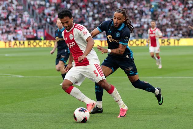 AMSTERDAM , 06-08-2026, Johan Cruijff ArenA , season 2026 2027 , UEFA Conference League play-off football . Match between Ajax and Shelbourne FC , Picture shows Ajax player Owen Wijndal, Shelbourne FC player Milan Mbeng Ajax - Shelbourne x205489018x Copyright:
