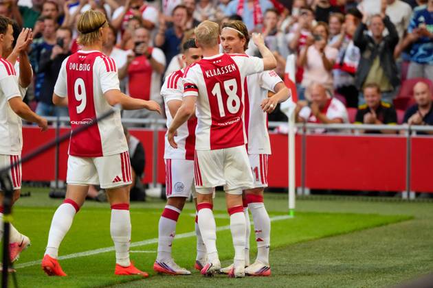 AMSTERDAM , 06-08-2026, Johan Cruijff ArenA , season 2026 2027 , UEFA Conference League play-off football . Match between Ajax and Shelbourne FC , Picture shows Ajax celebrating the 1-0 of Ajax player Mika Godts, Ajax player Kasper Dolberg, Ajax player Oscar Gloukh, Ajax player Davy Klaassen Ajax - Shelbourne x205489021x Copyright: