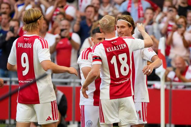 AMSTERDAM , 06-08-2026, Johan Cruijff ArenA , season 2026 2027 , UEFA Conference League play-off football . Match between Ajax and Shelbourne FC , Picture shows Ajax celebrating the 1-0 of Ajax player Mika Godts, Ajax player Kasper Dolberg, Ajax player Oscar Gloukh, Ajax player Davy Klaassen Ajax - Shelbourne x205489022x Copyright: