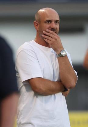 STVV s head coach Frederic De Meyer pictured during a soccer match between STVV and Lommel SK, Saturday 08 August 2026 in Sint-Truiden, on day 1 of the 2026-2027 Jupiler Pro League first division of the Belgian championship. VIRGINIExLEFOUR x182971965x