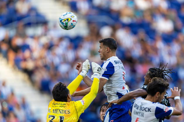 FC Porto v FC Alverca - Liga Portugal Betclic 2026 27 Jan Bednarek of FC Porto is seen in action during the FC Porto versus FC Alverca match for the Liga Portugal Betclic 2026 27 at Estadio do Dragao in Porto, Portugal, on August 9, 2026. Porto Porto Portugal Copyright: xMiguelxLemosx originalFilename:lemos-fcportox260809_npjBX