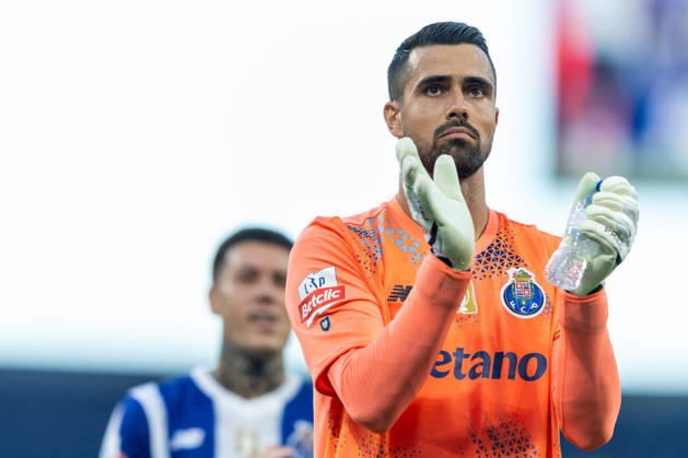 FC Porto v FC Alverca - Liga Portugal Betclic 2026 27 Diogo Costa of FC Porto is seen thanking fans during the FC Porto versus FC Alverca match for the Liga Portugal Betclic 2026 27 at Estadio do Dragao in Porto, Portugal, on August 9, 2026. Porto Porto Portugal Copyright: xMiguelxLemosx originalFilename:lemos-fcportox260809_npob9