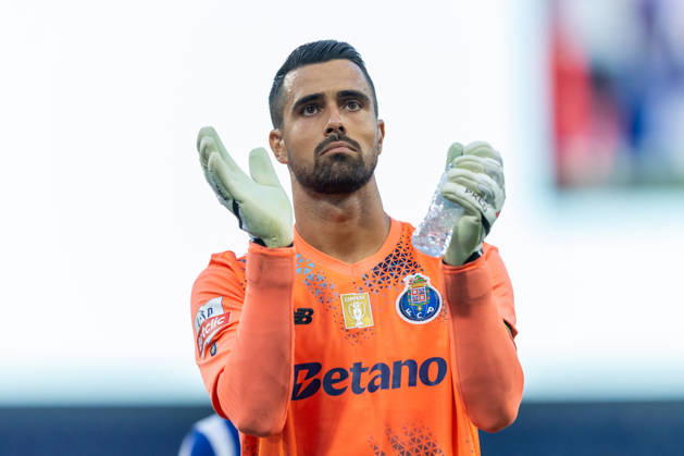 FC Porto v FC Alverca - Liga Portugal Betclic 2026 27 Diogo Costa of FC Porto is seen thanking fans during the FC Porto versus FC Alverca match for the Liga Portugal Betclic 2026 27 at Estadio do Dragao in Porto, Portugal, on August 9, 2026. Porto Porto Portugal Copyright: xMiguelxLemosx originalFilename:lemos-fcportox260809_npygG