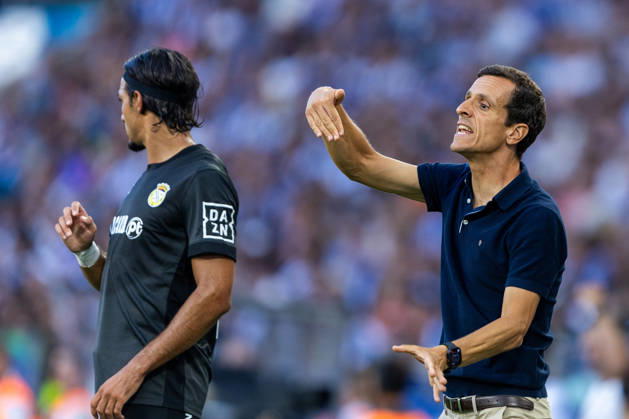 FC Porto v FC Alverca - Liga Portugal Betclic 2026 27 Sergio Ferreira, head coach of FC Alverca, is seen on the sidelines during the FC Porto versus FC Alverca match for the Liga Portugal Betclic 2026 27 season at Estadio do Dragao in Porto, Portugal, on August 9, 2026. Porto Porto Portugal Copyright: xMiguelxLemosx originalFilename:lemos-fcportox260809_np3pD