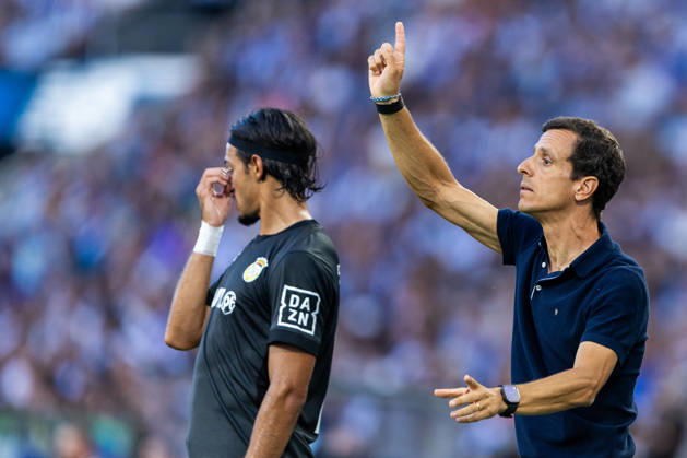 FC Porto v FC Alverca - Liga Portugal Betclic 2026 27 Sergio Ferreira, head coach of FC Alverca, is seen on the sidelines during the FC Porto versus FC Alverca match for the Liga Portugal Betclic 2026 27 season at Estadio do Dragao in Porto, Portugal, on August 9, 2026. Porto Porto Portugal Copyright: xMiguelxLemosx originalFilename:lemos-fcportox260809_npI9h