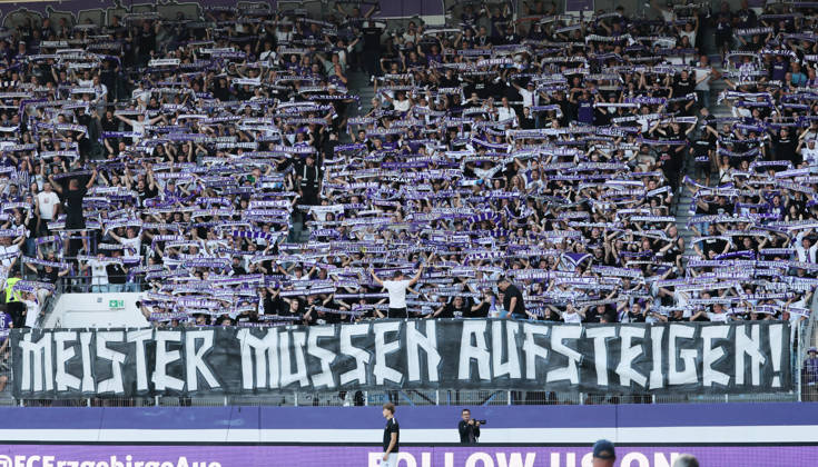 Aue, August 6, 2026, Erzgebirgsstadion, Soccer, Regionalliga, Matchday 1: FC Erzgebirge Aue vs. Berliner FC Dynamo, Pictured: Protest against the stalled efforts toward Regional League reform; Erzgebirge Aue fans display a banner, For editorial use only, DFB and NOFV regulations prohibit any use of photographs as image sequences and or quasi-video, Picture Point