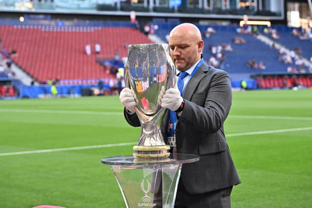 Paris Saint-Germain v Aston Villa - UEFA Super Cup SALZBURG, AUSTRIA - AUGUST 12: The UEFA Super Cup trophy is displayed at Salzburg Stadium ahead of the UEFA Super Cup match between Paris Saint-Germain and Aston Villa in Salzburg, Austria, on August 12, 2026. Isa Terli Anadolu Salzburg Austria. Editorial use only. Please get in touch for any other usage. Copyright: x2026xAnadoluxIsaxTerlix