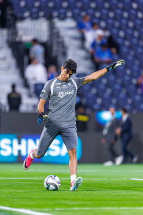 Al Hilal v Al Faisaly: Saudi Pro League RIYADH, SAUDI ARABIA - AUGUST 14: Yassine Bounou of team Al Hilal FC warms up during the Saudi Pro League game between Al Hilal and Al Faisaly at Kingdom Arena on August 14, 2026 in Riyadh, Saudi Arabia. (Photo by Abdullah Ahmed IMAGO) Riyadh Kingdom Arena Saudi Arabia Copyright: xAbdullahxAhmedx