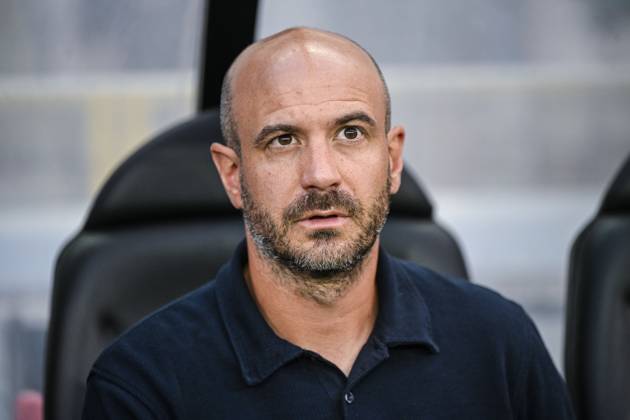 STVV s head coach Frederic De Meyer pictured at the start of a soccer match between Cercle Brugge and STVV, Friday 14 August 2026 in Brugge, on day 2 of the 2026-2027 Jupiler Pro League first division of the Belgian championship. TOM GOYVAERTS TomxGoyvaerts x183380545x