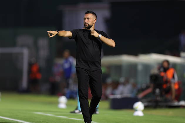 August 15, 2026, Vila Do Conde, Porto, Portugal: VILA DO CONDE, PORTUGAL - AUGUST 15: Francesco Farioli of FC Porto gives instructions from the sideline during the Liga Portugal Betclic 2026 27 match between Rio Ave and FC Porto at Estadio dos Arcos on August 15, 2026 in Vila do Conde, Portugal. Vila Do Conde Portugal - ZUMAe141 20260815_zsp_e141_021 Copyright: xLuisxEirasx