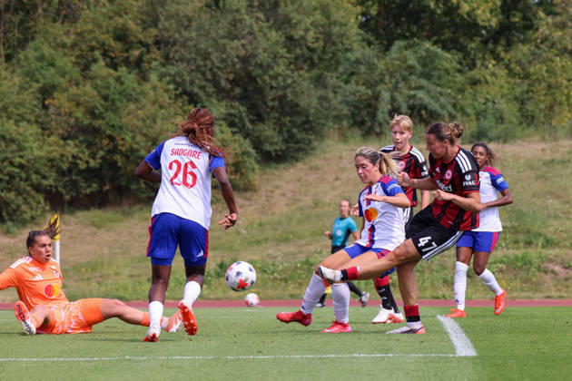 Herzogenaurach, Germany, August 16, 2026: Friendly match between Olympique Lyon Women and Eintracht Frankfurt Women. Pictured: Goal scorer Larissa Mühlhaus (SGE), on the right, scores the 1–0 goal for Frankfurt. Goal scorer Larissa Mühlhaus (SGE) scores the 1–0 goal for Frankfurt. Copyright: HMBxMedia MadeleinexFantini