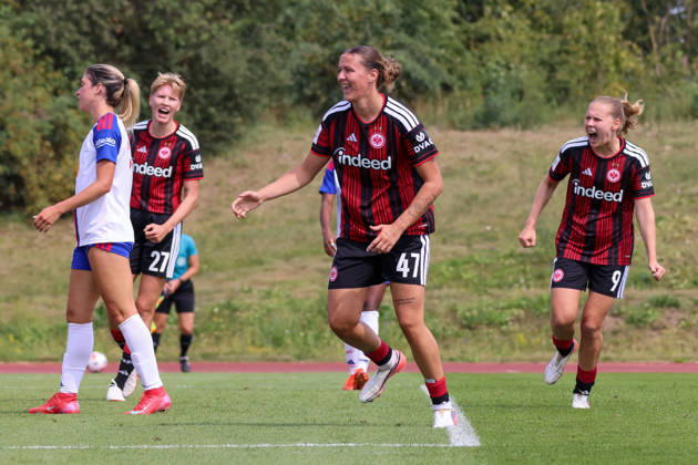 Herzogenaurach, Germany, August 16, 2026 Friendly Match: Olympique Lyon Women vs. Eintracht Frankfurt Women Pictured: Goal scorer Larissa Mühlhaus (SGE), second from the right in the photo, scores the 1–0 goal for Frankfurt. Goal scorer Larissa Mühlhaus (SGE) scores the 1–0 goal for Frankfurt and celebrates Copyright: HMBxMedia MadeleinexFantini
