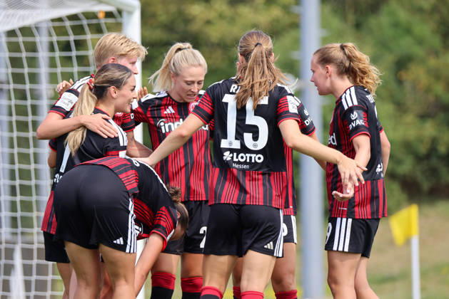 Herzogenaurach, Germany, August 16, 2026 Friendly Match: Olympique Lyon Women vs. Eintracht Frankfurt Women Pictured: Goal scorer Larissa Mühlhaus (SGE), bends down and scores the 1–0 goal for Frankfurt. Goal scorer Larissa Mühlhaus (SGE) scores the 1–0 goal for Frankfurt and celebrates with her teammates Copyright: HMBxMedia MadeleinexFantini