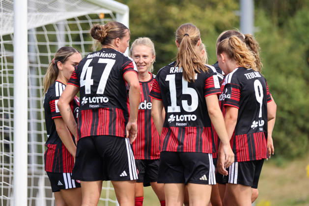 Herzogenaurach, Germany, August 16, 2026: Friendly match between Olympique Lyon Women and Eintracht Frankfurt Women. Pictured from left: Second goal scorer Larissa Mühlhaus (SGE) scores the 1–0 goal for Frankfurt. Goal scorer Larissa Mühlhaus (SGE) scores the 1–0 goal for Frankfurt and celebrateswith her teammates Copyright: HMBxMedia MadeleinexFantini
