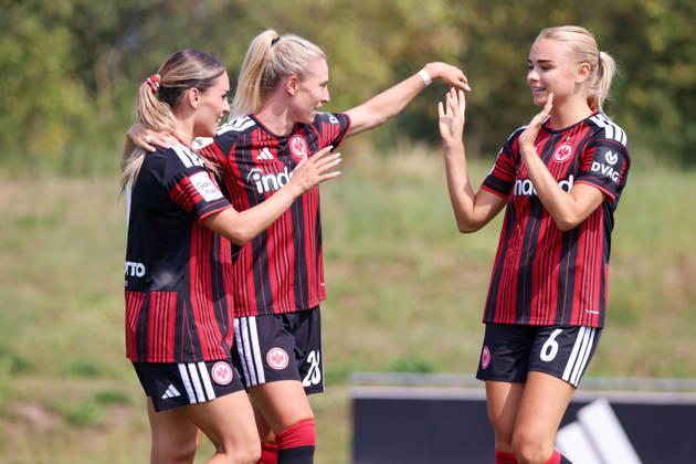 Herzogenaurach, Germany, August 16, 2026: Friendly match between Olympique Lyon Women and Eintracht Frankfurt Women. Pictured, from left: Goal scorer Ereleta Memeti (SGE) scores the goal to make it 2–1 for Frankfurt and celebrates with Rebecka Blomqvist (SGE) and Sofie Lundgaard (SGE). Copyright: HMBxMedia MadeleinexFantini