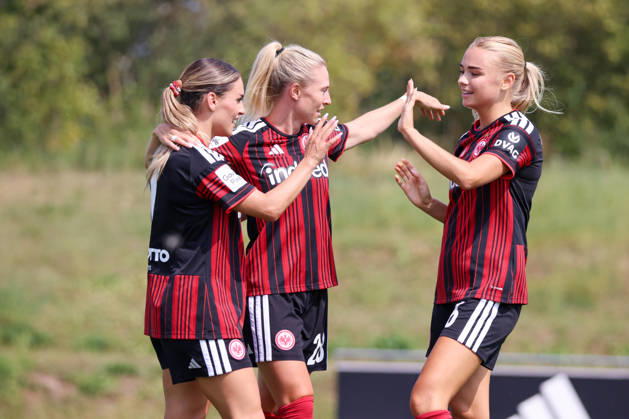 Herzogenaurach, Germany, August 16, 2026 Friendly match: Olympique Lyon Women vs. Eintracht Frankfurt Women. Pictured, from left: Goal scorer Ereleta Memeti (SGE) scores the goal to make it 2–1 for Frankfurt and celebrates with Rebecka Blomqvist (SGE) and Sofie Lundgaard (SGE). Copyright: HMBxMedia MadeleinexFantini