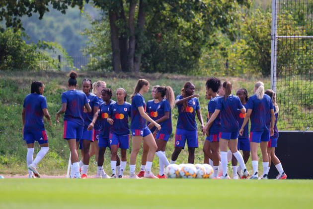 Herzogenaurach, Germany, August 16, 2026 Friendly Match: Olympique Lyon Women vs. Eintracht Frankfurt Women Pictured: The Olympique Lyon players during warm-ups Copyright: HMBxMedia MadeleinexFantini