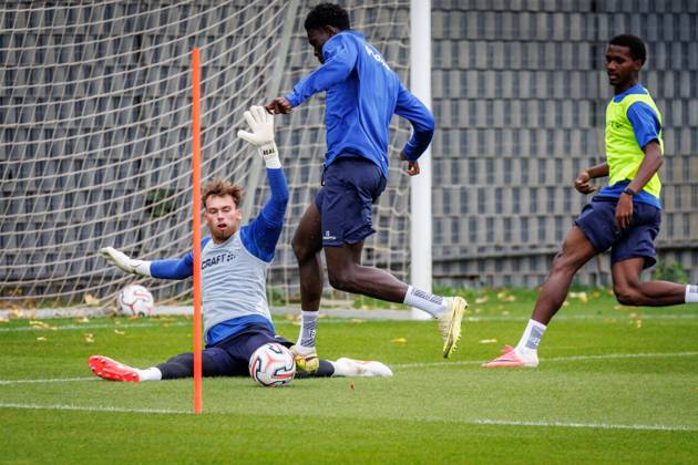 Gent s goalkeeper Kjell Peersman and Gent s Leonardo Lopes Da Silva pictured in action during a training session of Belgian soccer team KAA Gent, Wednesday 19 August 2026 in Gent, in preparations of the first leg of the play-off round for the UEFA Conference League league phase, against Scottish team Hibernian FC. KURTxDESPLENTER  x183764478x