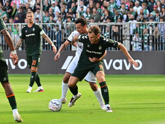 August 22, 2026, German Soccer, Men, DFB Cup, 1st Round, 2026–2027 Season, Hamburg, Lüneburger SK vs. Werder Bremen Senne Lynen Werder 14 tries to prevail against Leon Perera Lüneburg 12. DFB and DFL regulations prohibit any use of photographs as image sequences and or quasi-video. Hamburg Millerntorstadion, Hamburg, Germany Copyright: xnordphotoxGmbH xWitkex