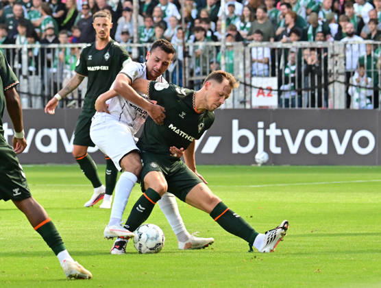 August 22, 2026, German Soccer, Men, DFB Cup, 1st Round, 2026–2027 Season, Hamburg, Lüneburger SK vs. Werder Bremen Senne Lynen Werder 14 tries to prevail against Leon Perera Lüneburg 12. DFB and DFL regulations prohibit any use of photographs as image sequences and or quasi-video. Hamburg Millerntorstadion, Hamburg, Germany Copyright: xnordphotoxGmbH xWitkex