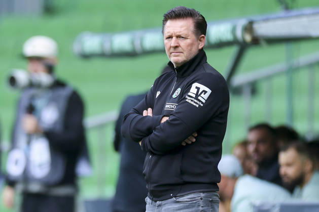 Hannover 96 coach Christian Titz watches during the DFB Cup match between SV Hemelingen and Hannover 96 at Weserstadion in Bremen on August 22, 2026, Germany Photo by Marco Steinbrenner, DeFodi Images Coach Christian Titz of Hannover 96 looks on during the DFB Cup match between SV Hemelingen and Hannover 96 at Weserstadion on August 22, 2026 in Bremen, Germany. Photo by Marco Steinbrenner, DeFodi Images. Photo by Marco Steinbrenner, DeFodi Images