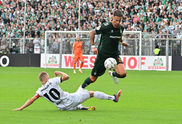 August 22, 2026, German Soccer, Men s, DFB Cup, 1st Round, 2026–2027 Season, Hamburg, Lüneburger SK vs. Werder Bremen Senne Lynen Werder 14 tries to prevail against Leon Perera Lüneburg 12. DFB and DFL regulations prohibit any use of photographs as image sequences and or quasi-video. Hamburg Millerntorstadion, Hamburg, Germany Copyright: xnordphotoxGmbH xWitkex