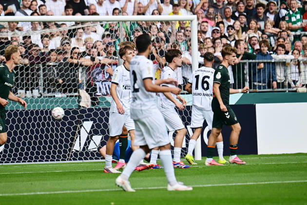 August 22, 2026, German Soccer, Men, DFB Cup, First Round, 2026–2027 Season, Hamburg, Lüneburger SK vs. Werder Bremen: Jens Stage (Werder 06) scores the 1–0 goal for Bremen, beating goalkeeper Tommy Henze (Pauli 01). DFB and DFL regulations prohibit any use of photographs as image sequences and or quasi-video. Hamburg Millerntorstadion, Hamburg, Germany Copyright: xnordphotoxGmbH xWitkex