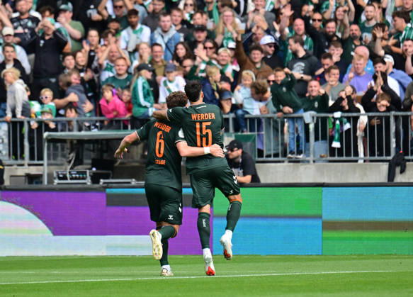 August 22, 2026, German Soccer, Men s, DFB Cup, 1st Round, 2026–2027 Season, Hamburg, Lüneburger SK vs. Werder Bremen: Jens Stage (Werder 06) scores the 1–0 goal for Bremen past goalkeeper Tommy Henze (Pauli 01) and celebrates with the fans. DFB and DFL regulations prohibit any use of photographs as image sequences and or quasi-video. Hamburg Millerntorstadion, Hamburg, Germany Copyright: xnordphotoxGmbH xWitkex