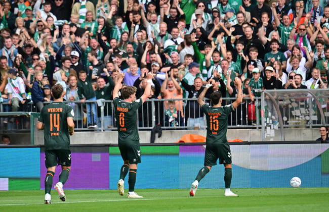 August 22, 2026, German Soccer, Men s, DFB Cup, 1st Round, 2026–2027 Season, Hamburg, Lüneburger SK vs. Werder Bremen: Jens Stage (Werder 06) scores the 1–0 goal for Bremen past goalkeeper Tommy Henze (Pauli 01) and celebrates with the fans. DFB and DFL regulations prohibit any use of photographs as image sequences and or quasi-video. Hamburg Millerntorstadion, Hamburg, Germany Copyright: xnordphotoxGmbH xWitkex