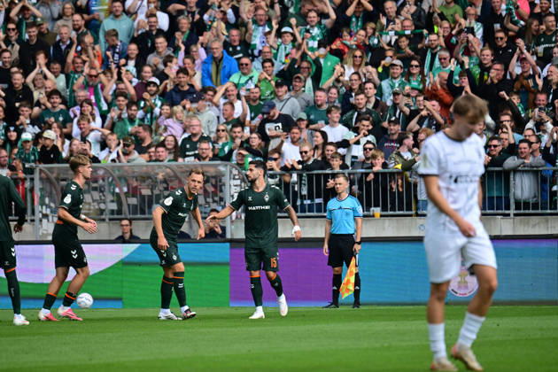 August 22, 2026, German Soccer, Men, DFB Cup, 1st Round, 2026–2027 Season, Hamburg, Lüneburger SK vs. Werder Bremen: Jens Stage of Werder 06 scores the 1–0 goal for Bremen past goalkeeper Tommy Henze of Pauli 01 and celebrates with the team. DFB and DFL regulations prohibit any use of photographs as image sequences and or quasi-video. Hamburg Millerntorstadion, Hamburg, Germany Copyright: xnordphotoxGmbH xWitkex