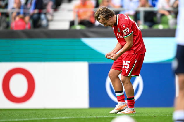 DFB Cup 26-27: SV Hemelingen vs. Hannover 96 on August 22, 2026, at the Weserstadion in Bremen—cheers, goal celebrations, goal scorers, goal scorer Lars Gindorf; Hannover celebrates after his goal to make it 0-7 MT