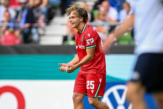DFB Cup 26-27: SV Hemelingen vs. Hannover 96 on August 22, 2026, at the Weserstadion in Bremen—cheers, goal celebrations, goal scorers, goal scorer Lars Gindorf; Hannover celebrates after his goal to make it 0-7 MT