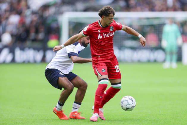 Berkay Isik of SV Hemelingen and Taycan Ectibasi of Hannover 96 battle for the ball during the DFB Cup match between SV Hemelingen and Hannover 96 at Weserstadion on August 22, 2026, in Bremen, Germany Photo by Marco Steinbrenner, DeFodi Images Berkay Isik of SV Hemelingen and Taycan Ectibasi of Hannover 96 battle for the ball during the DFB Cup match between SV Hemelingen and Hannover 96 at Weserstadion on August 22, 2026 in Bremen, Germany Photo by Marco Steinbrenner, DeFodi Images Photo by Marco Steinbrenner, DeFodi Images