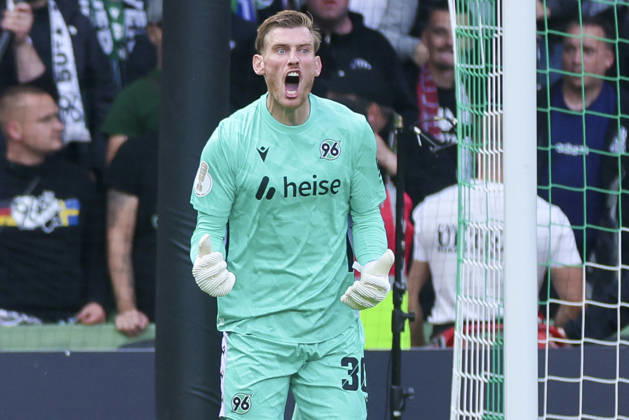 Hannover 96 goalkeeper Leo Weinkauf looks disappointed during the DFB Cup match between SV Hemelingen and Hannover 96 at Weserstadion on August 22, 2026, in Bremen, Germany Photo by Marco Steinbrenner, DeFodi Images Goalkeeper Leo Weinkauf of Hannover 96 looks dejected during the DFB Cup match between SV Hemelingen and Hannover 96 at Weserstadion on August 22, 2026 in Bremen, Germany Photo by Marco Steinbrenner DeFodi Images Photo by Marco Steinbrenner DeFodi Images