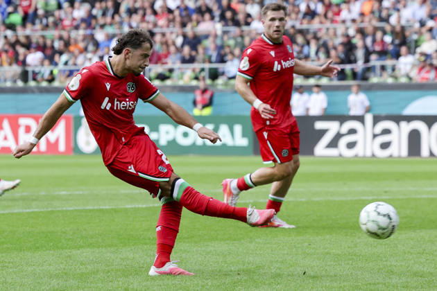 Taycan Ectibasi of Hannover 96 scores the goal to make it 1–9 with this shot during the DFB Cup match between SV Hemelingen and Hannover 96 at Weserstadion on August 22, 2026, in Bremen, Germany. Photo by Marco Steinbrenner, DeFodi Images. Taycan Ectibasi of Hannover 96 scores the goal to make it 1–9 with this shot during the DFB Cup match between SV Hemelingen and Hannover 96 at Weserstadion on August 22, 2026 in Bremen, Germany. Photo by Marco Steinbrenner, DeFodi Images. Photo by Marco Steinbrenner, DeFodi Images.