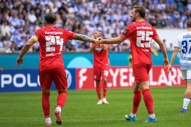 Soccer, DFB Cup, 20260822, MSV Duisburg vs. SV 07 Elversberg. Pictured, from left: Luca SCHNELLBACHER (Elversberg, 24) and Lukas PETKOV (Elversberg, 25). Duisburg, Schauinsland Reisen Arena, North Rhine-Westphalia, Germany Copyright: Passion2Press MarkusxFischerx