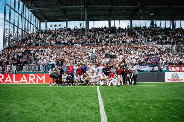DFB Cup: Lüneburger SK vs. SV Werder Bremen, August 22, 2026—The team in front of the fans—Soccer, DFB Cup, First Round: Lüneburger SK vs. SV Werder Bremen on August 22, 2026, at Millerntor Stadium, Hamburg. DFB regulations prohibit any use of photographs as image sequences and or quasi-video. Copyright: xBEAUTIFULxSPORTS Tonhäuserx