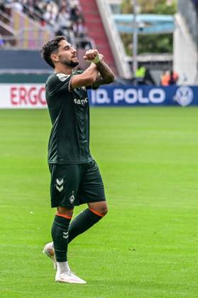 Goal celebration after Ludovit Reis s 0-3 goal: Werder Germany, Hamburg, Millerntor, soccer, Bundesliga 1, Oberliga Niedersachsen, DFB Cup Round 1, LSK Lüneburg vs. SV Werder Bremen