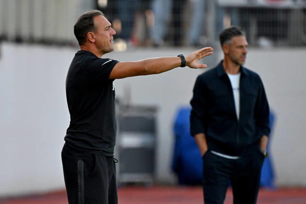 August 22, 2026, xjhx, Soccer, DFB Cup First Round, Eintracht Trier vs. RB Leipzig: Coach Thomas Klasen of SV Eintracht Trier 05 gives instructions and gestures with his arms; Trier