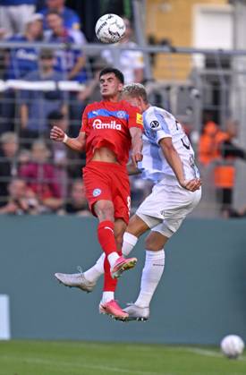 August 22, 2026, Soccer: 2026-27 DFB Cup, First Round, TSV 1860 Munich vs. Holstein Kiel, at the Grünwalderstrasse Stadium in Munich, from left: Guillermo Balzi (Holstein Kiel) vs. Lasse Faßmann (TSV 1860 Munich)