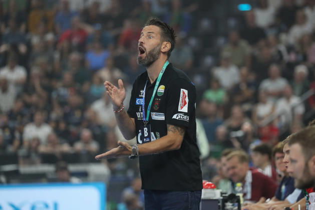 August 22, 2026, xgox, Handball, 2026 Rexel Super Cup, SC Magdeburg vs. Füchse Berlin, from left: Bennet Wiegert (Magdeburg), coach giving instructions, gesturing with his arms, gesticulate, gives instructions, Munich
