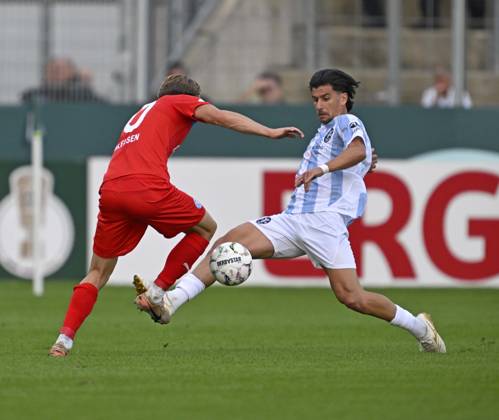 August 22, 2026, Soccer: 2026–27 DFB Cup, First Round, TSV 1860 Munich vs. Holstein Kiel, at the Stadion an der Grünwalderstrasse in Munich; from left: Jonas Therkelsen (Holstein Kiel) vs. Tunay Deniz (TSV 1860 Munich)