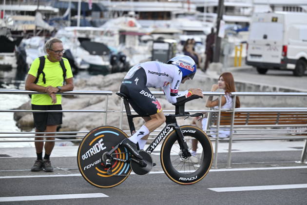 Start of the Vuelta a Espana in Monaco A cyclist at the start of the Vuelta a Espana on August 22, 2026, in Monaco, France. The 2026 Vuelta a Espana begins today, August 22, in Monaco and ends on Sunday, September 13, in Granada. There will be 21 stages, 3,275 km, and more than 58,000 meters of cumulative elevation gain. For the first time, the final finish will not be in Madrid, but in the vicinity of the Alhambra. AUGUST 22, 2026 CYCLING TOUR ROYALTY CYCLING BIKES BICYCLES TIME TRIAL START FIRST STAGE MONACO TOUR CASINO Monaco France Monaco France Spain Copyright: xLaurentxCoustx xEuropaxPressx 7726335